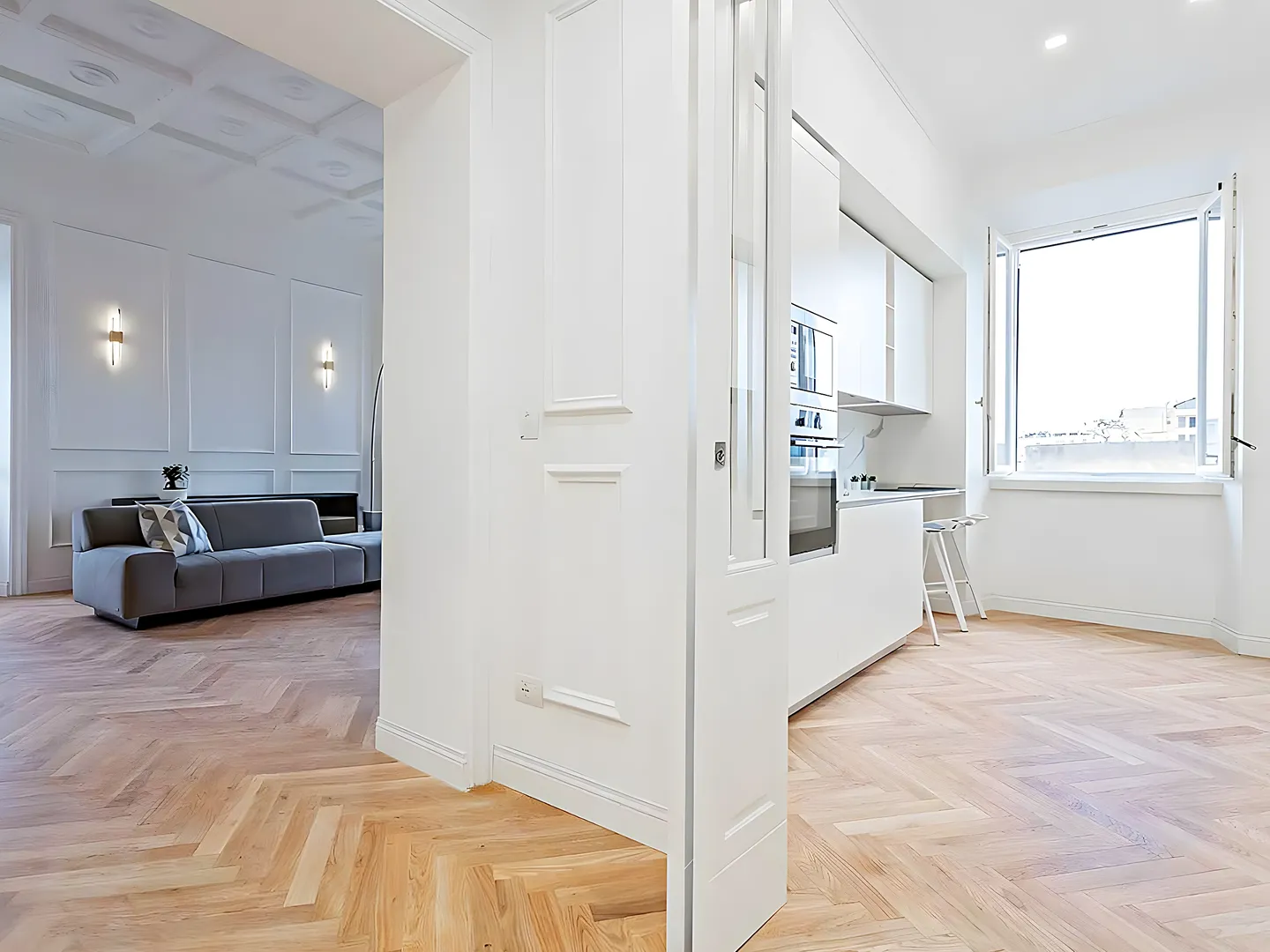 Salón luminoso de un piso reformado por completo, referencia de cuánto cuesta reformar un piso en Tarragona